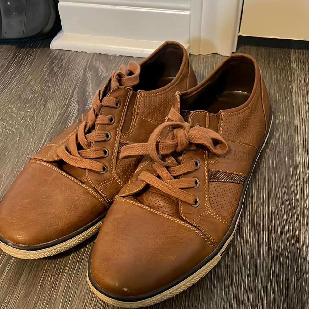 Kenneth Cole reaction leather low top sneakers